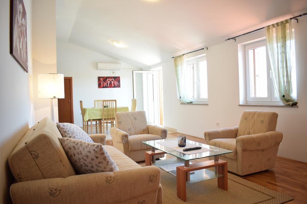 Apartments Blue Dream Malinska Exterior photo